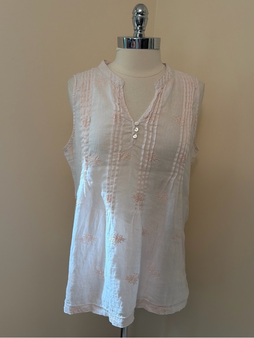 Pale Pink Pintucked and Floral Embroidery Sleeveless Linen Top L